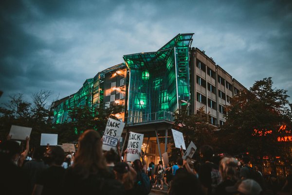 Astuces essentielles pour lancer votre entreprise de nettoyage écologique avec succès : le guide complet à ne pas manquer